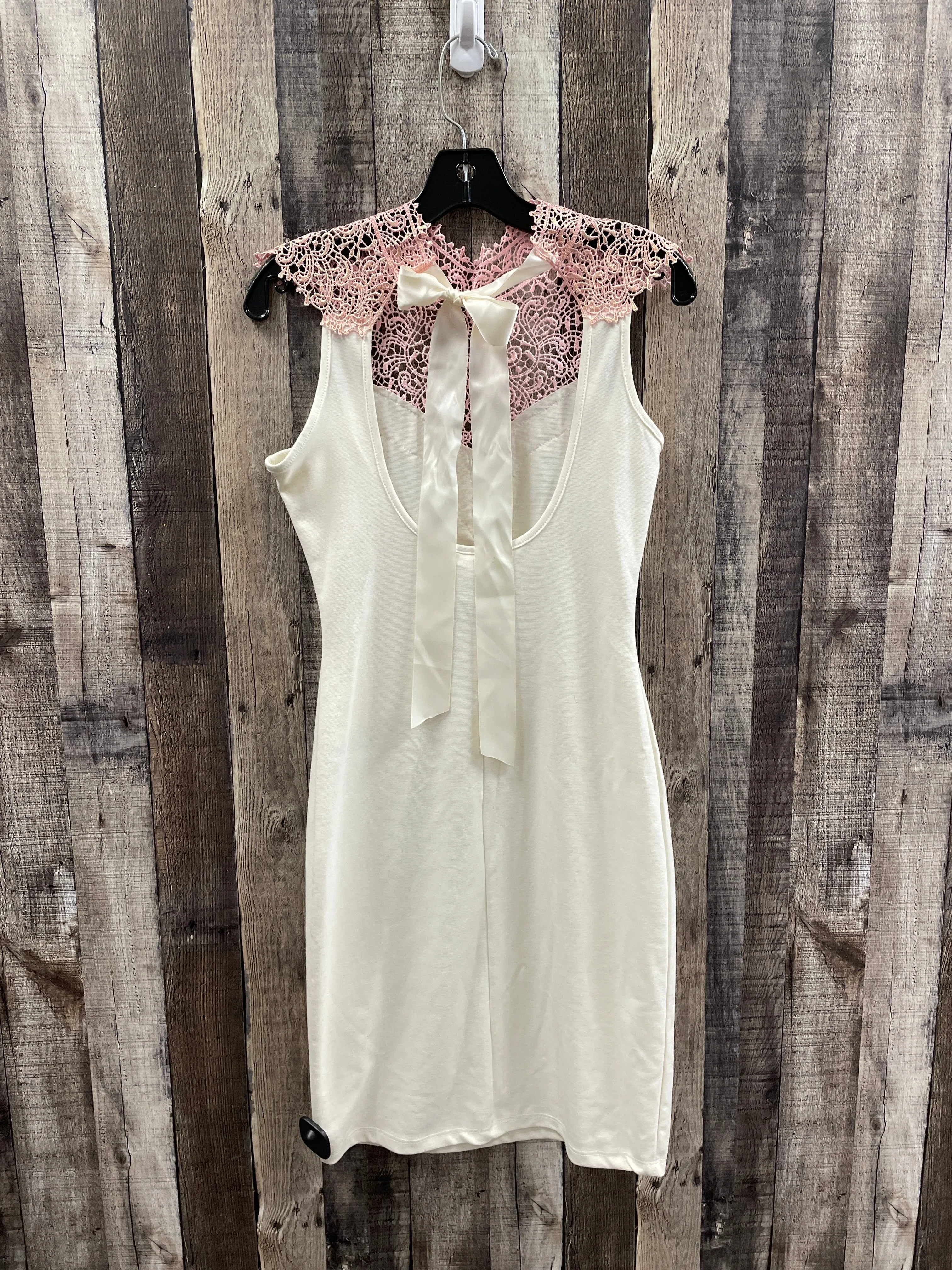 Dress Party Short By Body Central In Ivory. Size: M